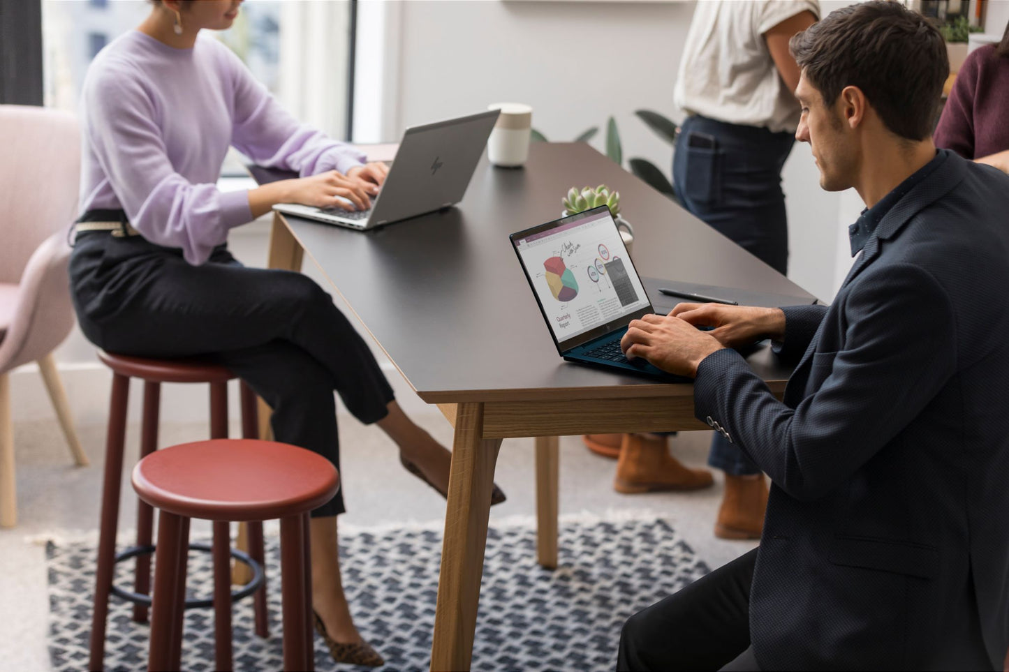 HP EliteBook 840 G9 Laptop 35.6 cm (14") WUXGA Intel® Core™ i5 i5-1235U 16 GB DDR5-SDRAM 256 GB SSD Wi-Fi 6E (802.11ax) Windows 11 Pro Silver