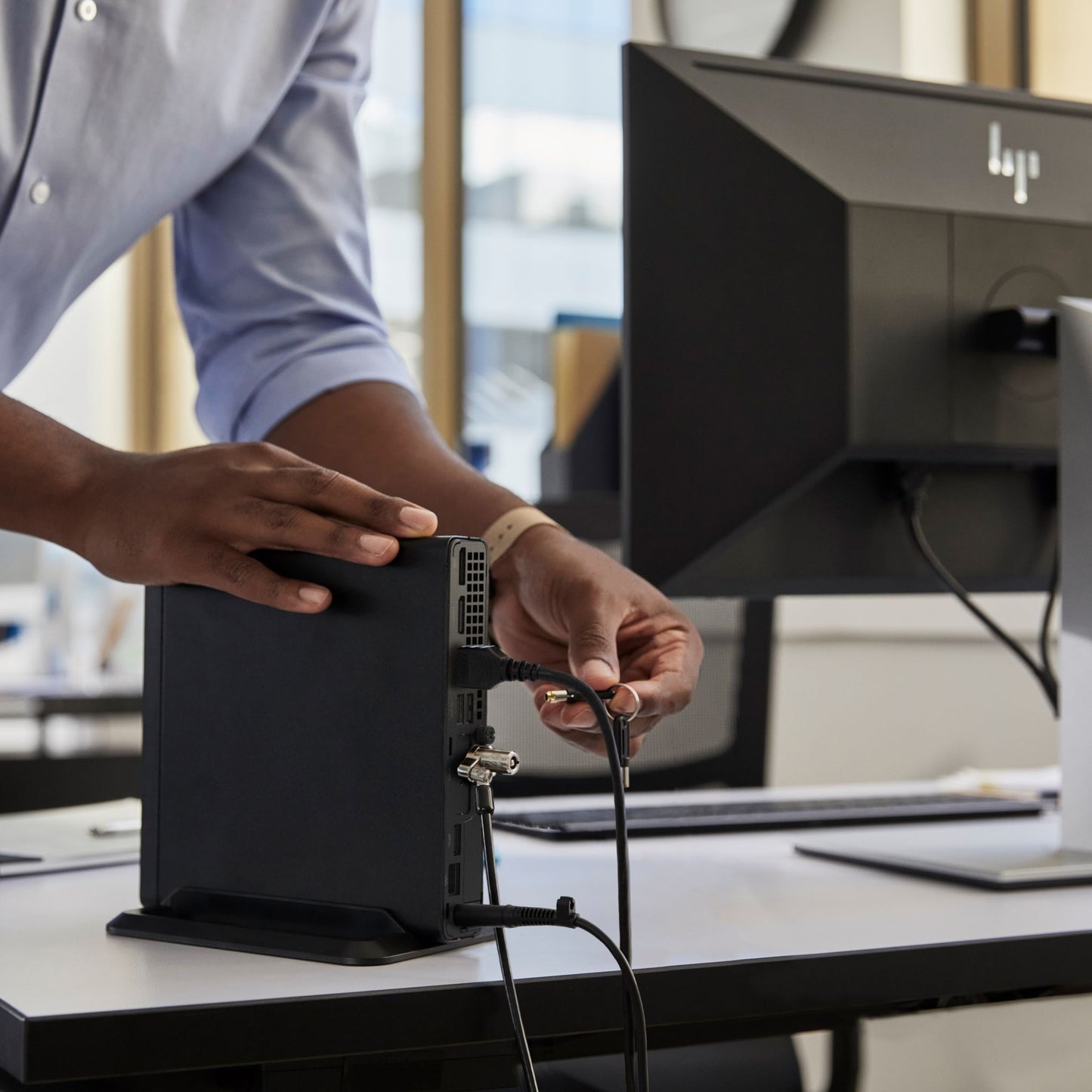 HP Pro 400 G9 Mini PC Intel® Core™ i5 i5-12500T 16 GB DDR4-SDRAM 256 GB SSD Windows 11 Pro Black