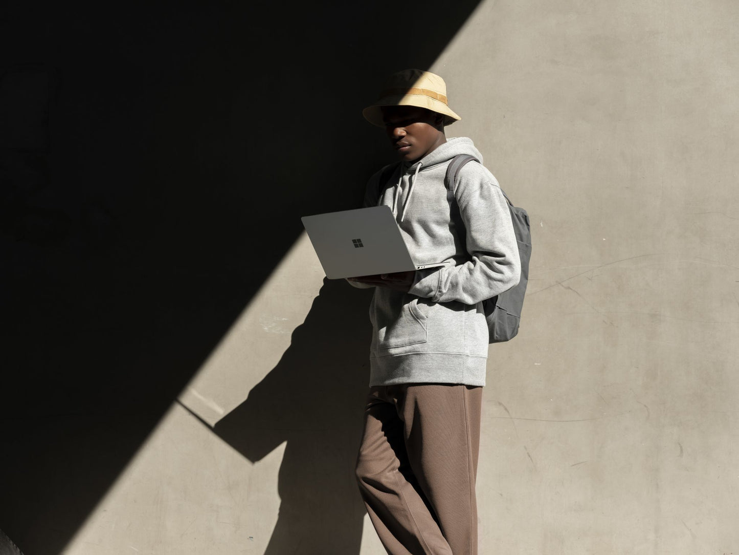 Microsoft Surface Laptop Go 31.6 cm (12.4") Touchscreen Intel® Core™ i5 i5-1035G1 4 GB LPDDR4x-SDRAM 64 GB eMMC Wi-Fi 6 (802.11ax) Windows 10 Pro Platinum