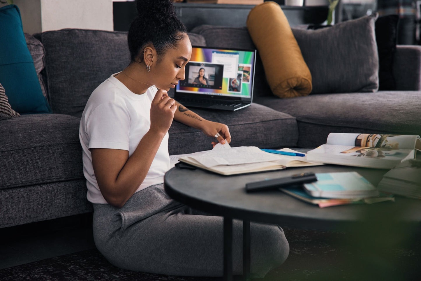 HP ENVY x360 15-ey0502sa Hybrid (2-in-1) 39.6 cm (15.6") Touchscreen Full HD AMD Ryzen™ 7 5825U 16 GB DDR4-SDRAM 512 GB SSD Wi-Fi 6E (802.11ax) Windows 11 Home Black