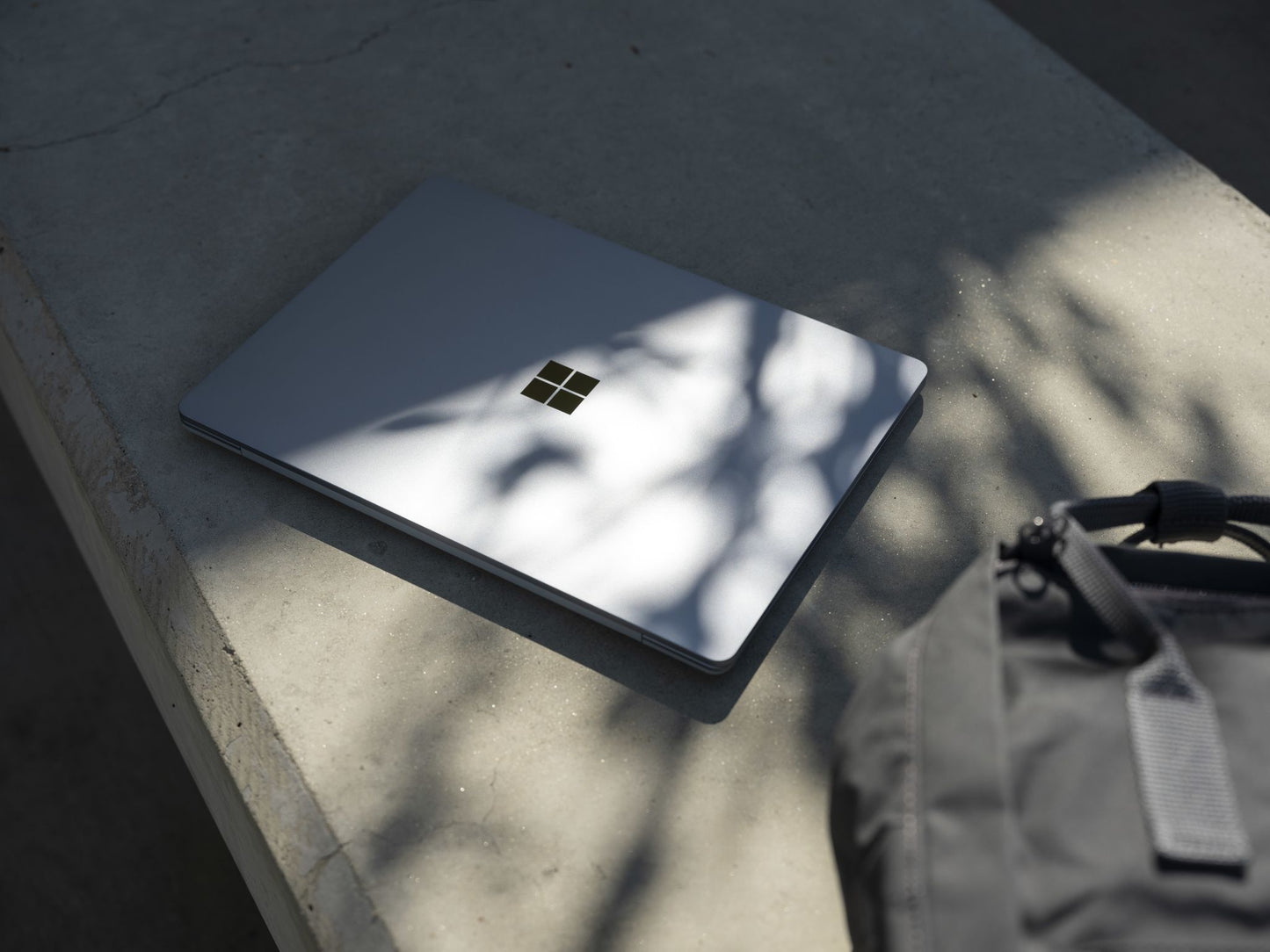 Microsoft Surface Laptop Go 31.6 cm (12.4") Touchscreen Intel® Core™ i5 i5-1035G1 4 GB LPDDR4x-SDRAM 64 GB eMMC Wi-Fi 6 (802.11ax) Windows 10 Pro Platinum