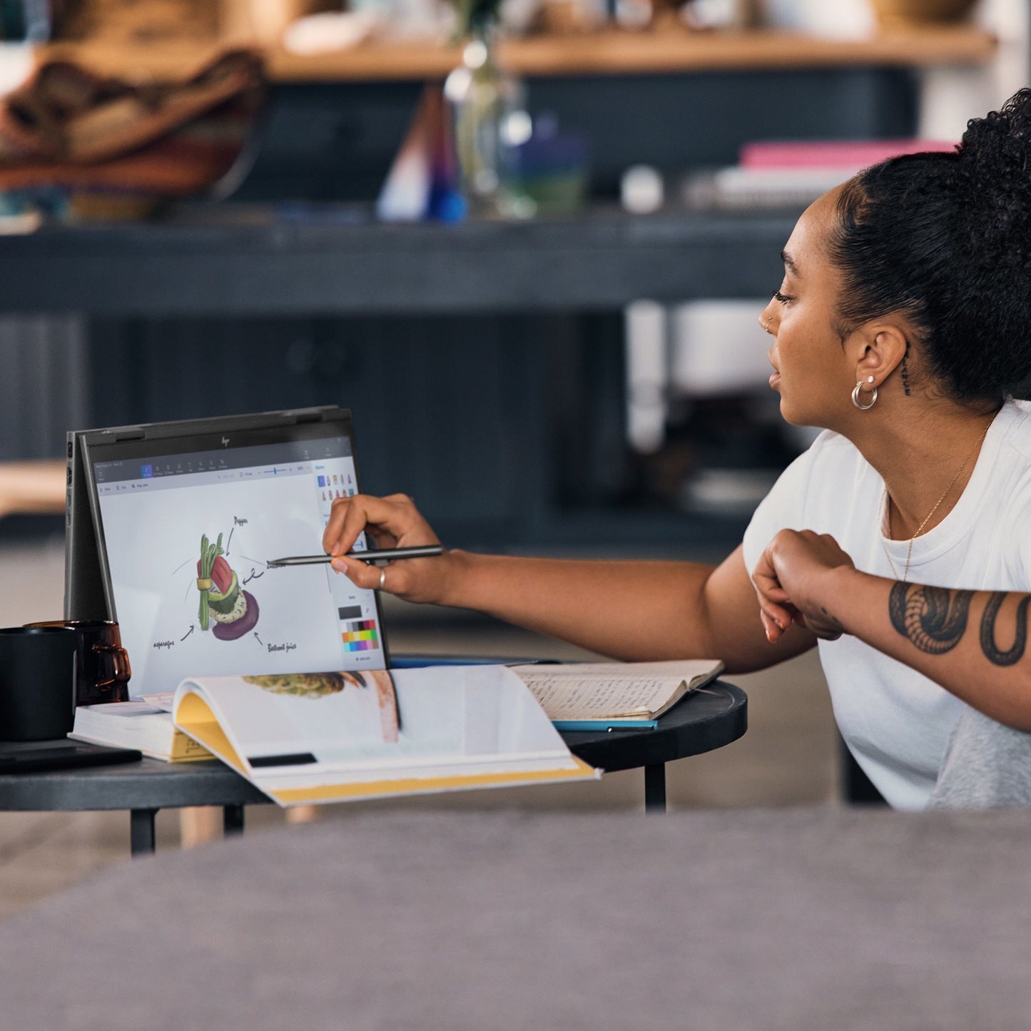 HP ENVY x360 15-ey0501sa Hybrid (2-in-1) 39.6 cm (15.6") Touchscreen Full HD AMD Ryzen™ 5 5625U 8 GB DDR4-SDRAM 512 GB SSD Wi-Fi 6E (802.11ax) Windows 11 Home Black