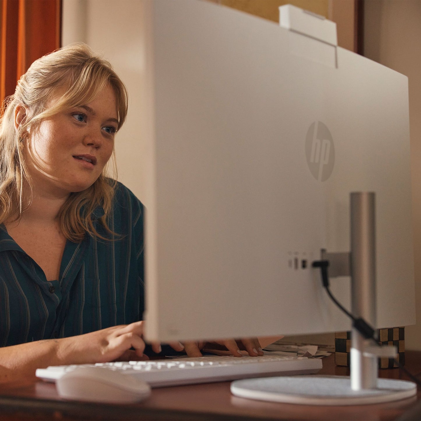 HP 27-cr0014na Intel® Core™ i5 68.6 cm (27") 1920 x 1080 pixels 16 GB DDR4-SDRAM 512 GB SSD All-in-One PC Windows 11 Home Wi-Fi 6 (802.11ax) White